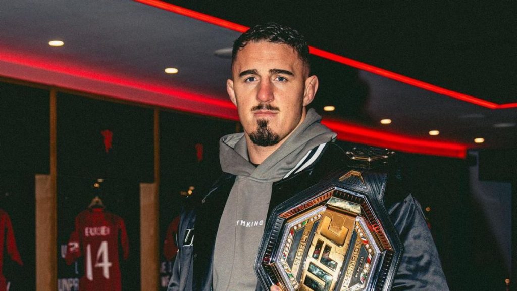 Tom Aspinall, le champion intérimaire des poids lourds de l'UFC nous envoie un message en story Instagram. Il laisse les fans croire à un potentiel comeback en main event de l'UFC 300 face à Alex Pereira.