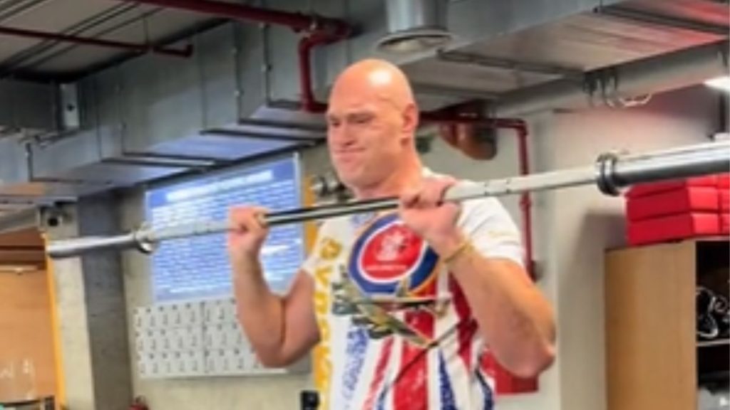 Le champion du monde de boxe, Tyson Fury, était véritablement prêt à affronter Oleksandr Usyk ce 17 février. Le Britannique s'est blessé, obligeant les promoteurs à reporter le combat au 18 mai.