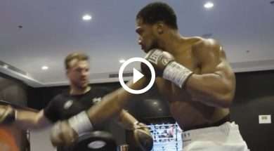 Anthony-Joshua-entraînait-à-donner-le-coup-de-poing-qui-a-mis-KO-Francis-Ngannou