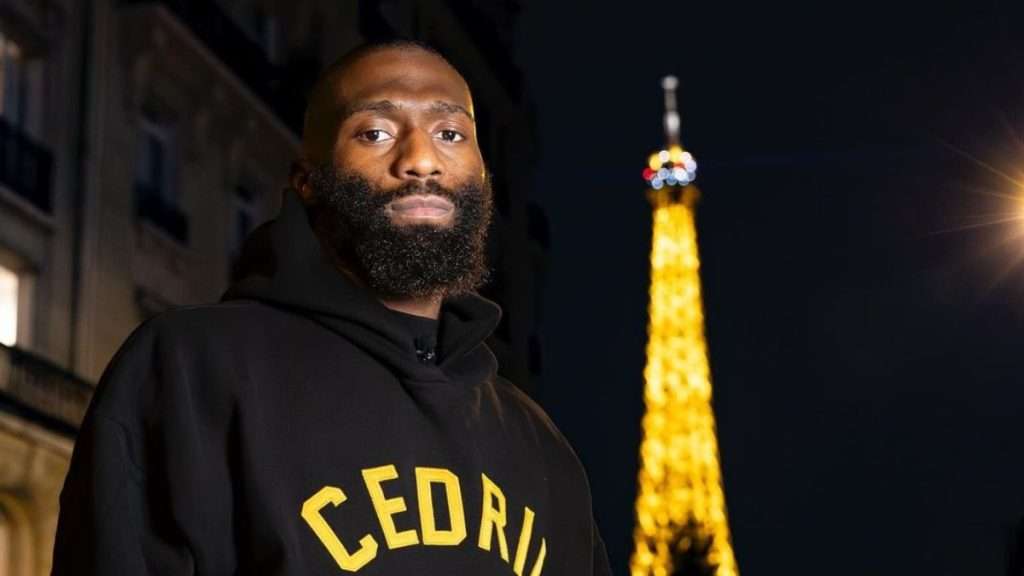 Ce 7 mars, Cédric Doumbé retournera dans la cage du PFL Paris 2 en tant que tête d'affiche. Il fera face à son plus grand rival du moment : Baysangur 'Baki' Chamsoudinov. L'expert du pieds-poings en profite pour adresser un message à la communauté du MMA.