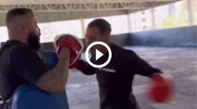 Charles-Oliveira-aiguise-ses-armes-pour-faire-face-à-Arman-Tsarukyan-lors-de-UFC-300