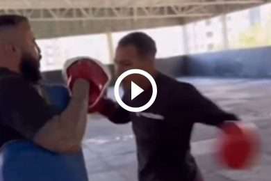 Charles-Oliveira-aiguise-ses-armes-pour-faire-face-&agrave;-Arman-Tsarukyan-lors-de-UFC-300