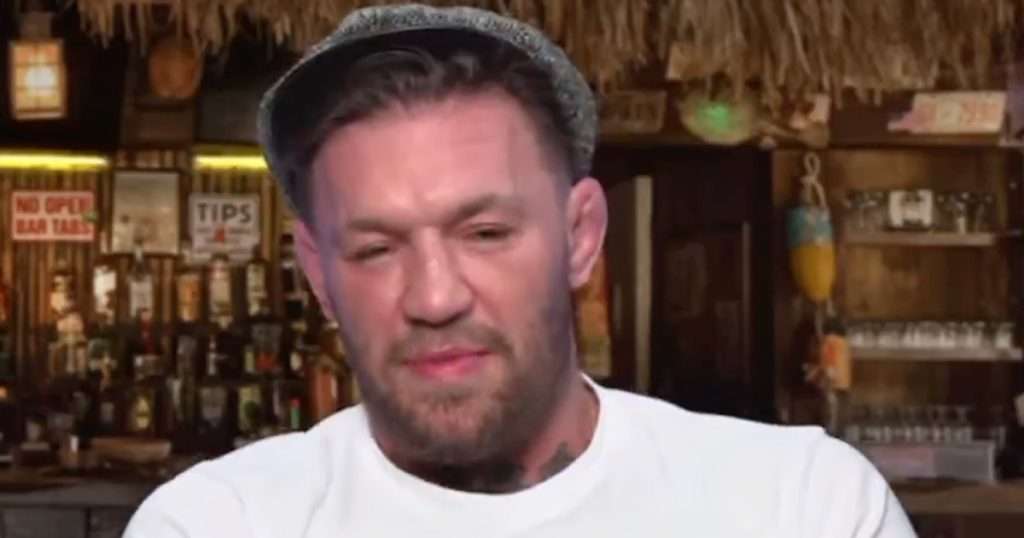 Conor McGregor a un comportement alarmant en interview, les fans s'inquiètent