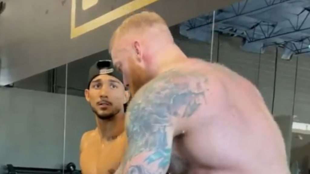 Hafthor Björnsson, plus connu sous le nom de 'La Montagne', a croisé le chemin du champion du monde de boxe, Teofimo Lopez. Les deux hommes ont bien évidemment voulu se tester.