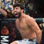 Ce samedi 13 avril, lors de l'UFC 300, Arman Tsarukyan affrontera Charles Oliveira. L'Arménien est convaincu qu'il viendra à bout de 'Do Bronx' et qu'il obtiendra un combat pour le titre des poids légers.