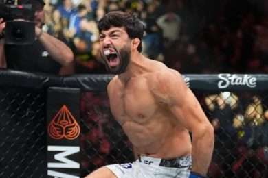 Arman-Tsarukyan-a-100-face-a-Charles-Oliveira-il-prevoit-deja-son-combat-pour-le-titre-face-a-Islam-Makhachev.jpg