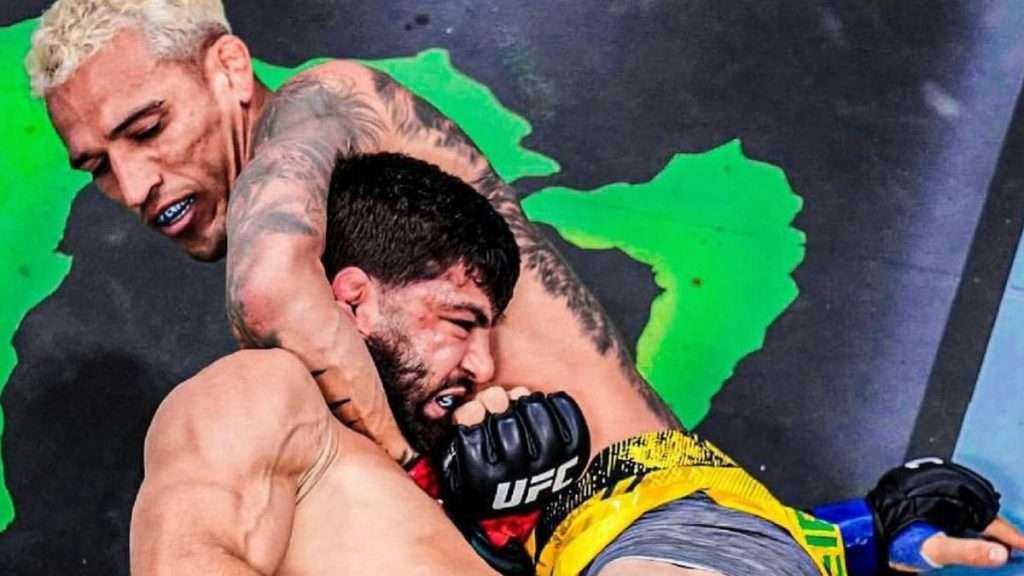 Ce samedi 13 avril lors de l'UFC 300, Arman Tsarukyan est sorti vainqueur d'un gros combat contre Charles Oliveira. Le Brésilien s'est exprimé sur le combat et pensait avoir gagné.