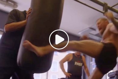 Conor-McGregor-kicks-entra&icirc;nement-UFC-MMA-entra&icirc;nement