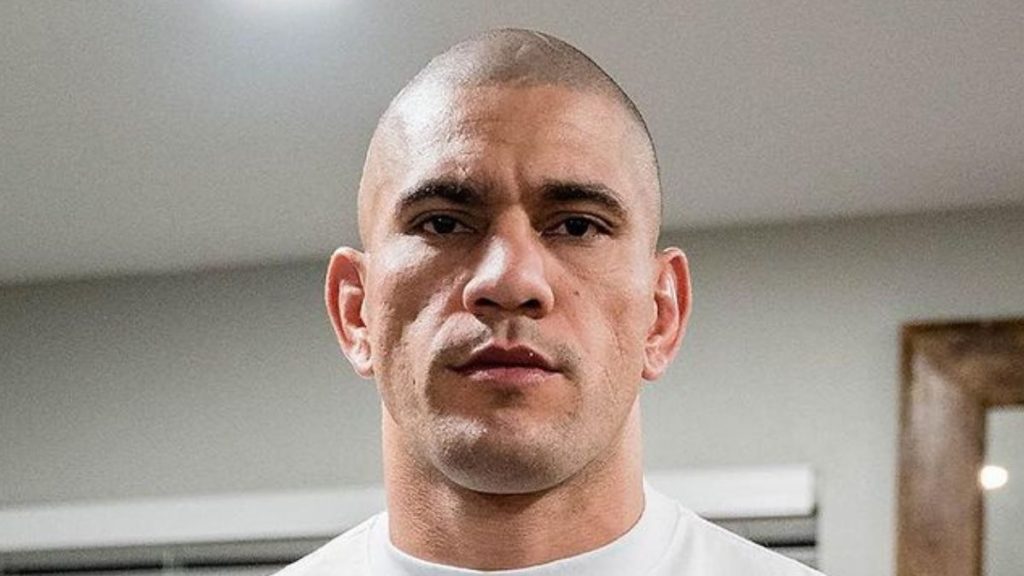Le champion des poids lourds légers de l'UFC, Alex Pereira, estime toujours qu'il pourrait combattre lors de l'UFC 301. Ce dernier répond à l'appel d'un combattant qui voulait l'affronter, mais trop tard dans l'année.