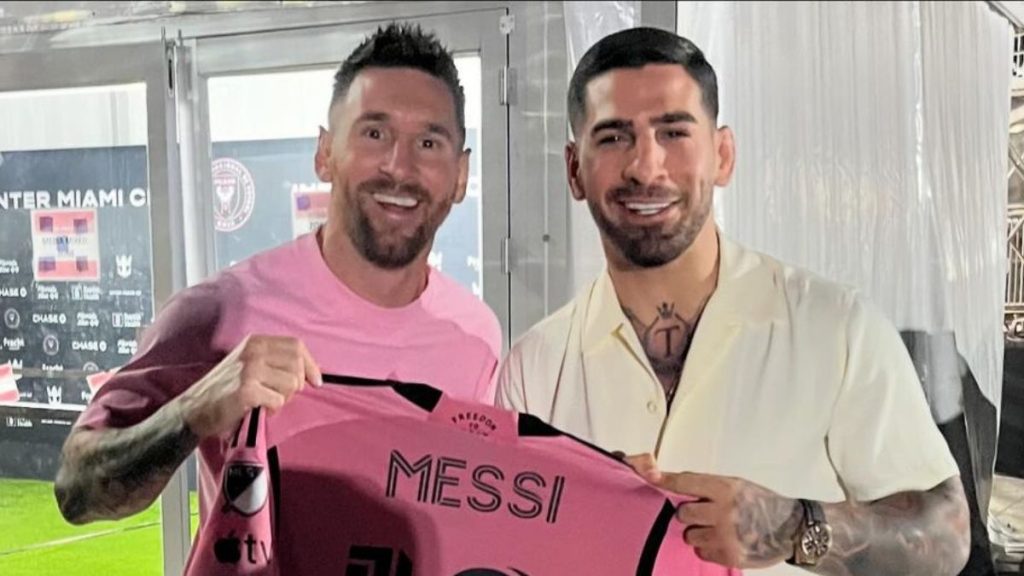 Le champion des poids plume, Ilia Topuria, rencontre la légende du football, Lionel Messi. Le footballeur s'intéresse-t-il autant au MMA que le champion au football ?