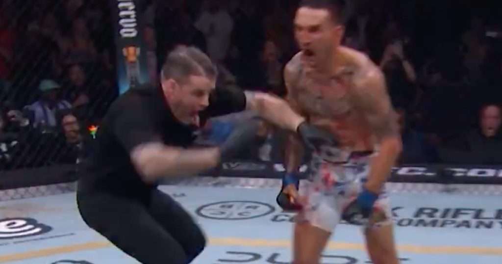 La folle réaction de l'arbitre Marc Goddard face au KO d'Holloway sur Gaethje : "Ça ne m'est jamais arrivé en 20 ans"