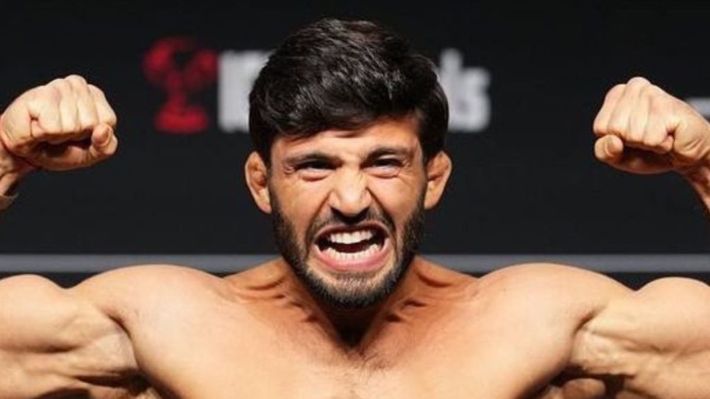 Arman Tsarukyan affrontera Charles Oliveira ce samedi 13 avril lors de l'UFC 300. Le jeune talent arménien est en grande forme physique, comme il nous le dévoile sur ses réseaux sociaux.