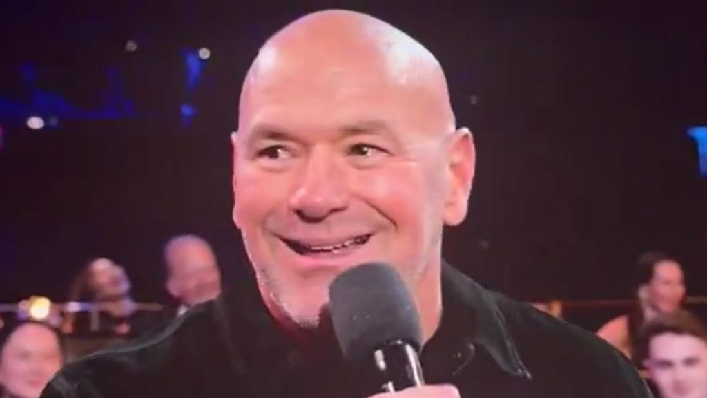 Ce week-end, Dana White et certains de ses champions ont été gentiment taquinés lors du Roast de Tom Brady. Dana White a répondu, ce qui semble avoir fait rire toute la salle.