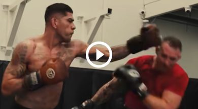 Alex-Pereira-détruit-un-boxeur-poids-lourd-lors-d-un-sparring-très-chaud