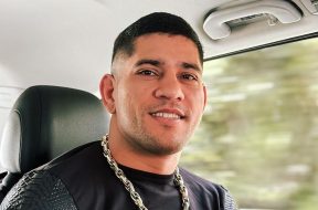 Alex-Pereira-se-livre-sur-ses-ambitions-après-son-combat-contre-Jiri-Prochazka-à-l-UFC-303