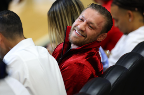 conor-mcgregor-perry-mma-boxe