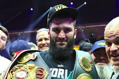 D&eacute;couvrez-l-humble-r&eacute;action-d-Artur-Beterbiev-apr&egrave;s-son-couronnement-en-tant-que-Champion-Unifi&eacute;