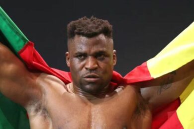 Francis-Ngannou-est-il-le-meilleur-poids-lourd-de-tous-les-temps-Des-l&eacute;gendes-r&eacute;pondent