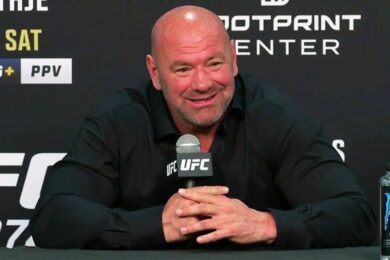 Il-demand-un-contrat-a-Dana-White-en-pleine-conf&eacute;rence-de-presse-de-l-UFC-308
