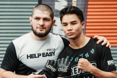 Khabib-veut-entra&icirc;ner-un-combattant-de-Muay-Thai-&acirc;g&eacute;e-de-17-ans-pour-l-amener-vers-le-MMA
