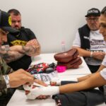 Aline Pereira apprécie les conseils de son frère, le champion de l'UFC Alex Pereira, même si son approche peut parfois être un peu envahissante.