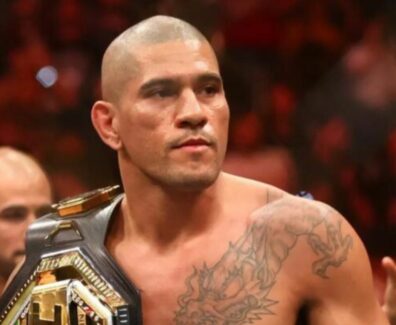Alex-pereira-poids-sur-la-balance-ufc-mma (1)