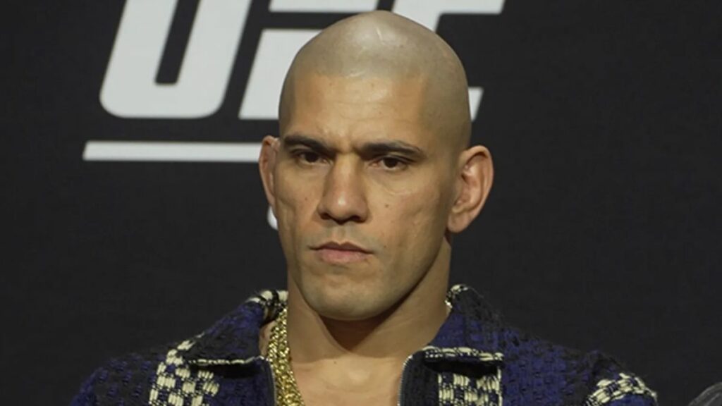 Magomed Ankalaev pourrait défendre son titre pour la première fois face à un adversaire inattendu, selon les propos d'un ancien champion.
