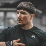 Ce vendredi 16 mai, Baki fera son retour dans la cage pour le main event, avec à la clé la ceinture vacante de l’ARES, qui se jouera face à Thiago Lima. Le jeune combattant a d’ailleurs livré son analyse de son adversaire.