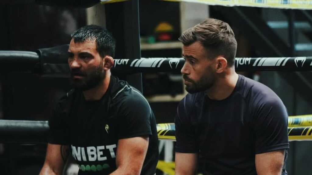 Benoît Saint Denis fera son retour dans la cage à l’UFC 315 face à Kyle Prepolec. Un affrontement que beaucoup jugent en dessous de ses standards, mais Nicolas Ott, coach du Français, a pris la parole pour en expliquer les raisons en détail.