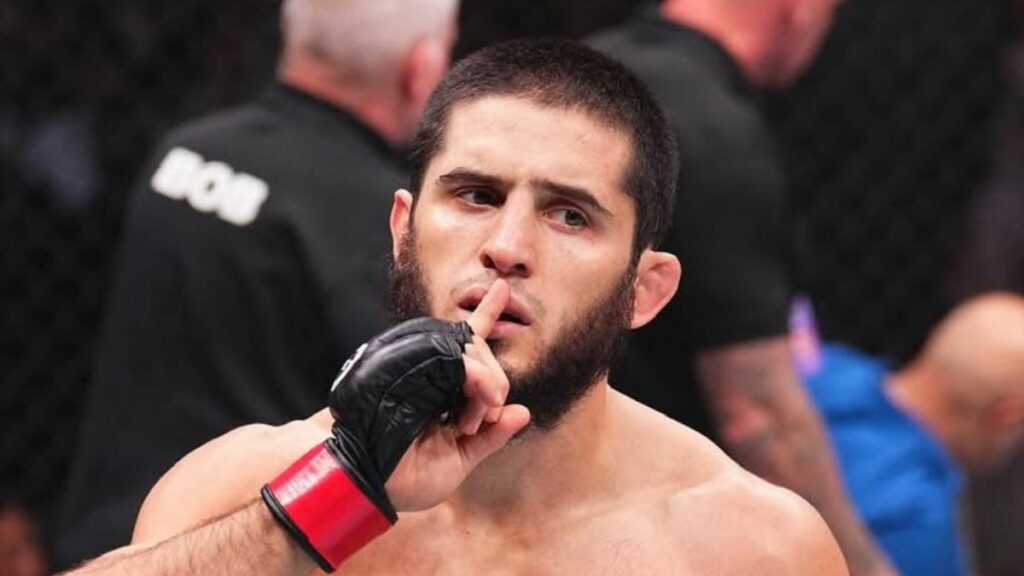 L’ancien champion poids lourd de l’UFC, Bas Rutten, pense qu’Islam Makhachev pourrait devenir le premier combattant à dominer trois divisions différentes dans l’Octogone.