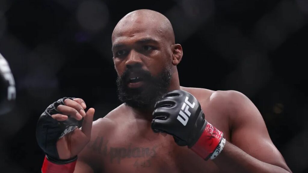 Le champion des poids lourds de l’UFC connaît un règne assez particulier : il combat très peu et bloque toute la catégorie. Aujourd’hui, beaucoup souhaitent le voir de retour dans l’Octogone, tandis que les prétendants s’affirment petit à petit.