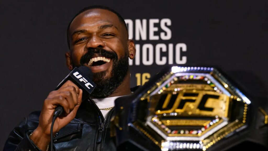 Jon Jones est le champion des poids lourds de l’UFC, mais de nombreux fans commencent à se lasser de son comportement et surtout de son inactivité. Le principal intéressé a répondu à ses détracteurs.