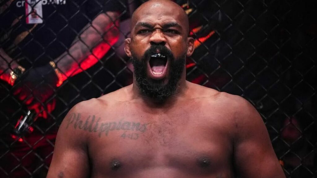 Un combat entre Jon Jones et Tom Aspinall pourrait se profiler devant nous, mais aucune signature n’a été faite pour l’heure. Un ancien adversaire du champion estime qu’il utilise une stratégie bien spécifique pour épuiser l’Anglais.