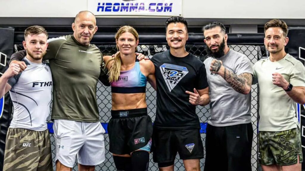 Manon Fiorot se prépare avec l’élite des sports de combat pour défier la championne Valentina Shevchenko à l'UFC 315.