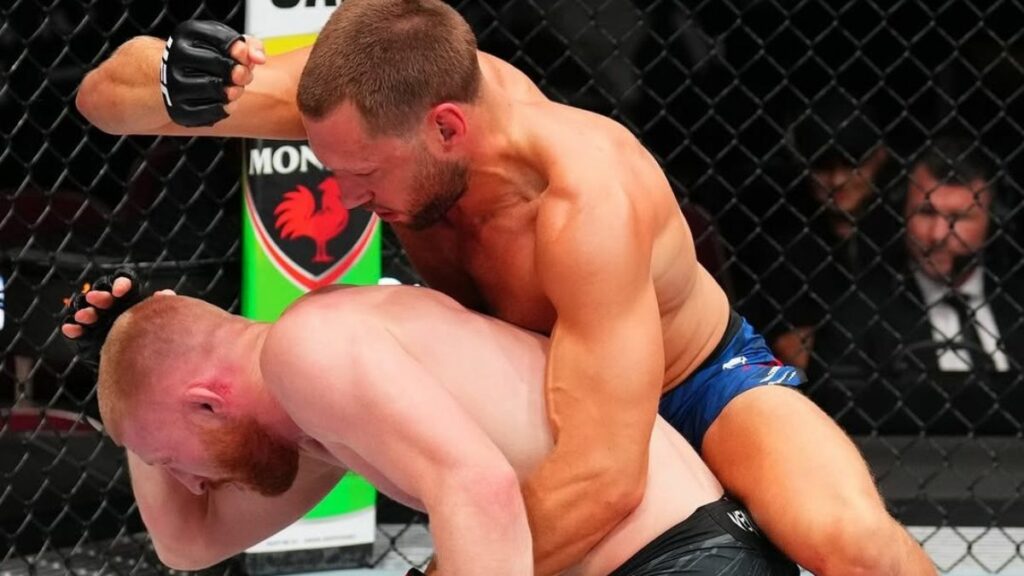 Reinier De Ridder affrontait Bo Nickal, lors de l'UFC Des Moines, ce samedi. Un finish au 2e round a mis fin à l'engouement de Nickal.
