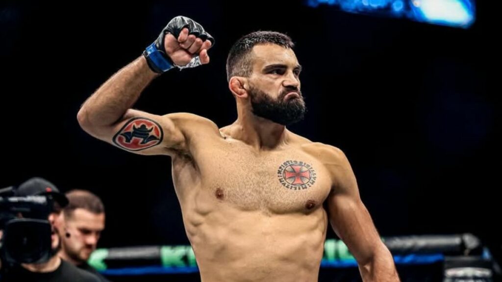 Benoît Saint Denis est un combattant très offensif dans la cage, un style qui lui vaut de nombreuses critiques. GregMMA a interrogé les coachs du Français sur cette manière de combattre.