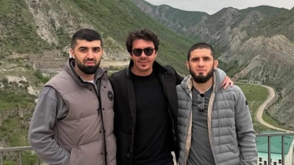 Il s’avère que Hunter Campbell n’était pas en train de négocier le combat d’Islam Makhachev que beaucoup imaginaient lorsqu’il s’est rendu au Daghestan.
