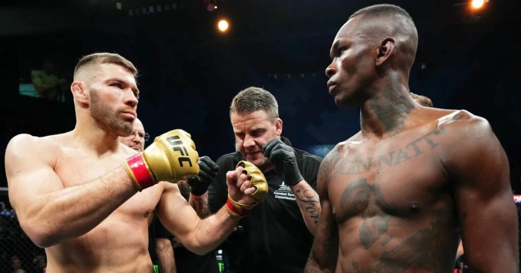 Israel Adesanya fait l'éloge de Dricus du Plessis : "C'est le meilleur boxeur de..."