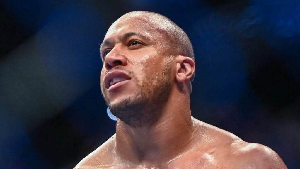 Ciryl Gane, numéro 1 des poids lourds UFC, pourrait bientôt affronter Tom Aspinall. Le Français semble avoir des nouvelles armes pour ce possible choc.