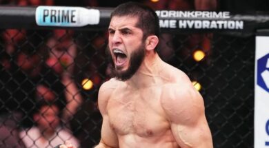 Islam-Makhachev-son-coach-nomme-l’adversaire-le-plus-fort-devant-Ilia-Topuria