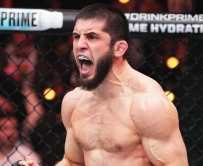 Islam-Makhachev-son-coach-nomme-l’adversaire-le-plus-fort-devant-Ilia-Topuria