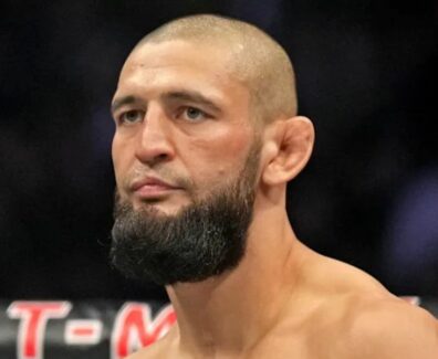 Khamzat-Chimaev-mis-en-garde-par-un-ancien-champion-sur-l&rsquo;atout-majeur-de-Dricus-du-Plessis