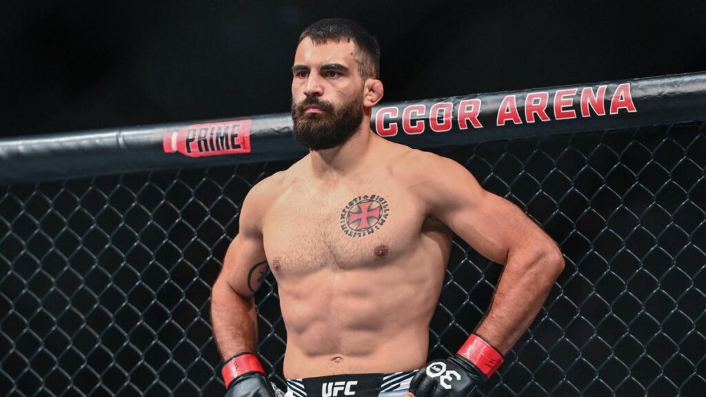 Benoît Saint Denis fera son grand retour dans l’Octogone lors de l’UFC Paris 4, le 6 septembre. Il affrontera un adversaire solide, classé chez les poids légers.