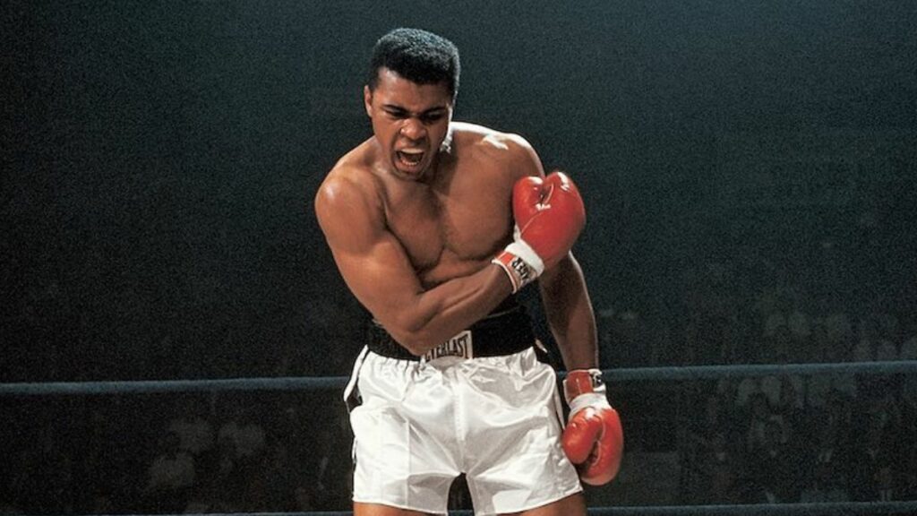 Ilia Topuria présente des similitudes avec les plus grands boxeurs de l’histoire, Muhammad Ali et 'Sugar' Ray Robinson, selon Teddy Atlas, ancien entraîneur de Mike Tyson.