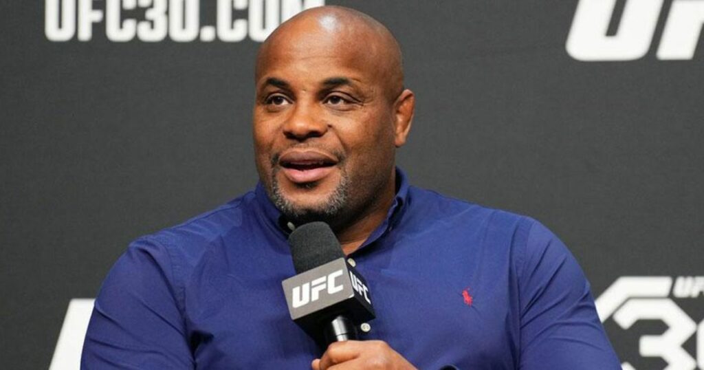 https://www.actumma.com/wp-content/uploads/2025/07/daniel-cormier-combattant-ufc-sous-estime-mma-1024x538.jpg