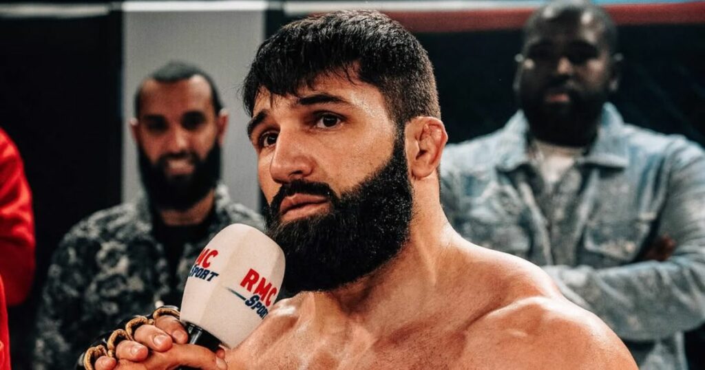 Khamzat Abaev cash sur les comparaisons avec Chimaev avant ses débuts au PFL : "Je déteste..."