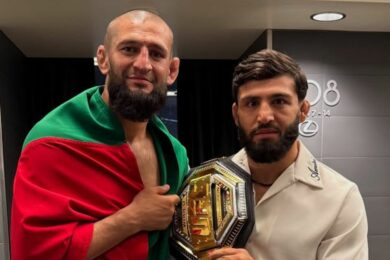 Arman-Tsarukyan-révèle-comment-Chimaev-a-battu-Dricus-du-Plessis 