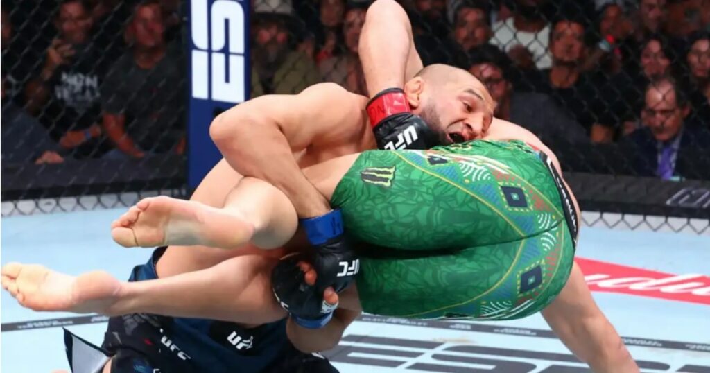 Chael Sonnen réagit aux critiques sur le style de Khamzat Chimaev