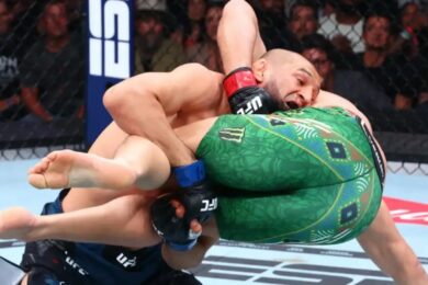 Chael-Sonnen-réagit-aux-critiques-sur-le-style-de-Khamzat-Chimaev
