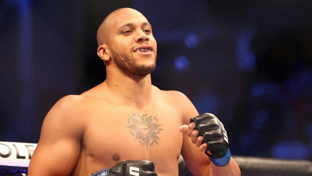 Ciryl Gane se prépare pour son title shot contre Tom Aspinall le 25 octobre et travaille sa lutte avec l’élite, qui a rapidement évalué son niveau.